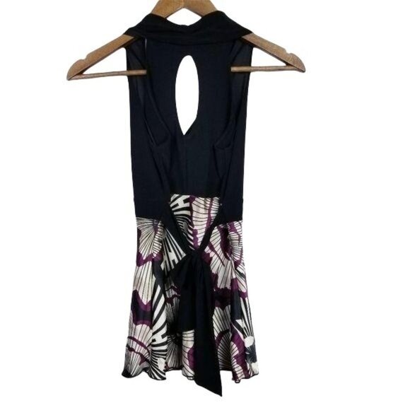 Studio Y Sleeveless Halter Top Blouse Size M V-Neck Floral Tie Waist Open Back - Picture 3 of 8